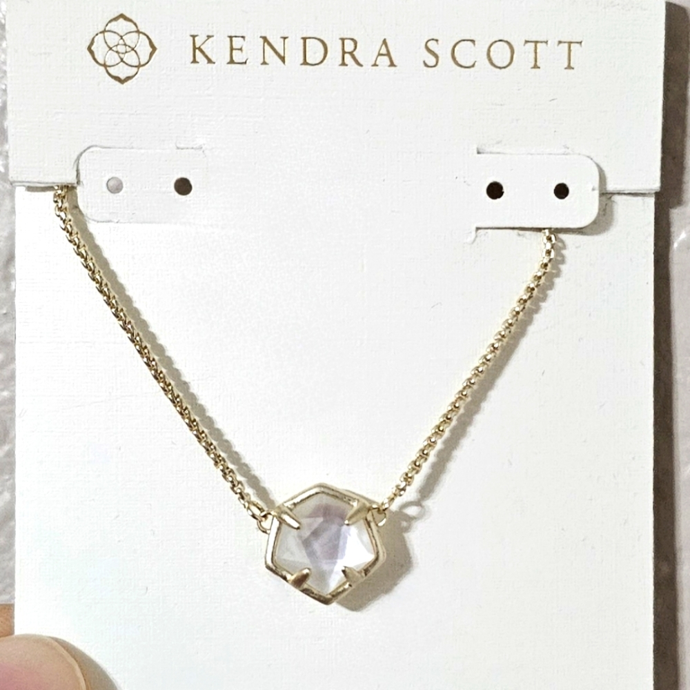 SOLD ON ANOTHER SITE-Kendra Scott Jaxon Gold pendant necklace in Ivory Pearl